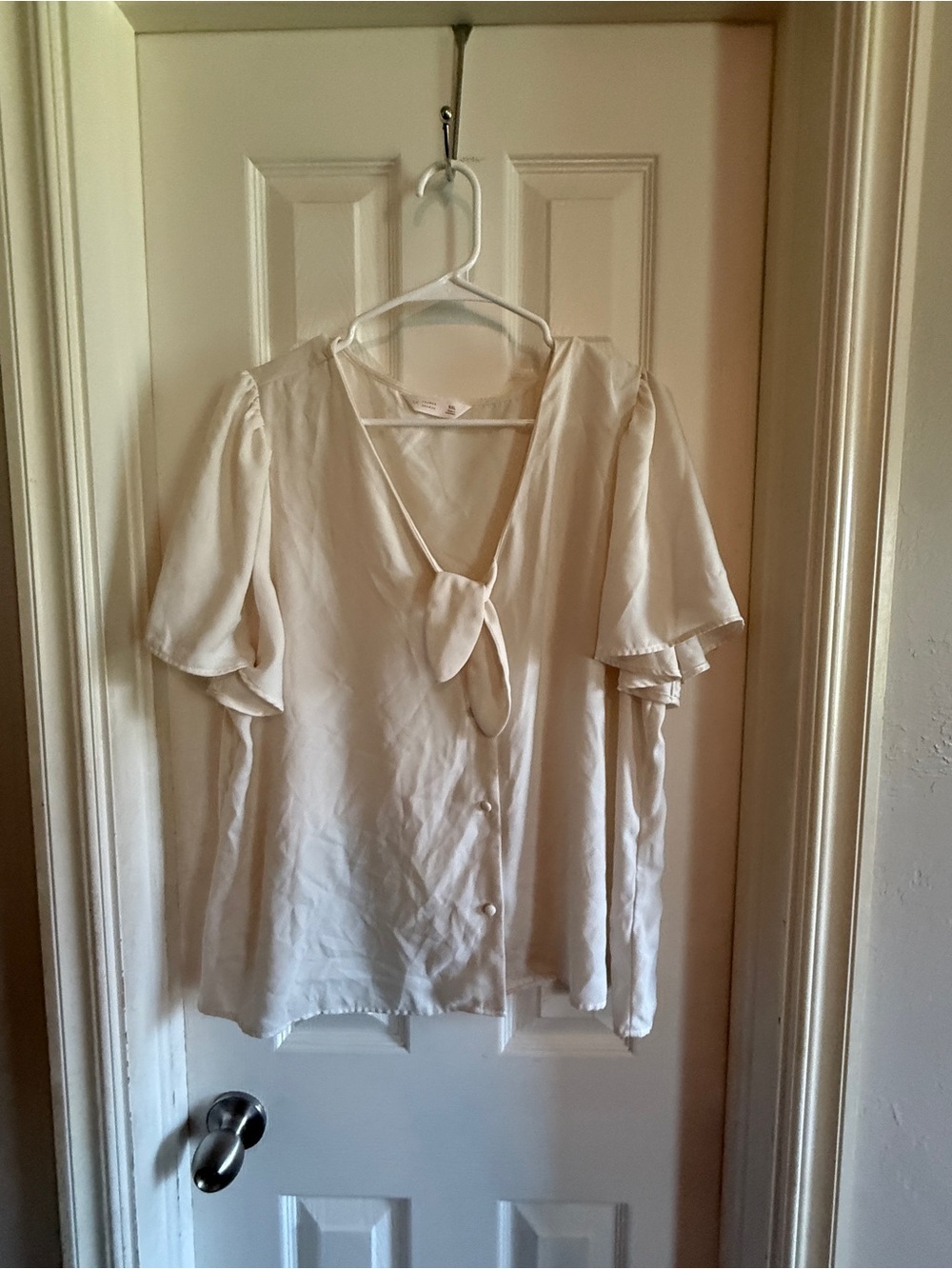 LC Lauren Conrad Cream Tie-Front Flutter Sleeve Blouse